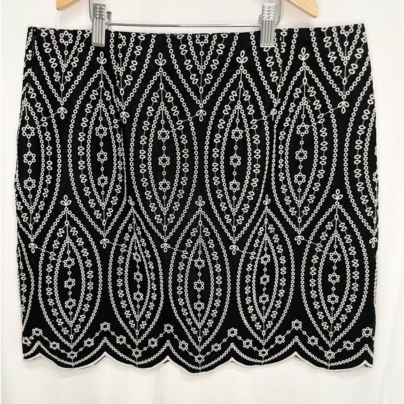 Loft Accent Skirt - Picture 3 of 6